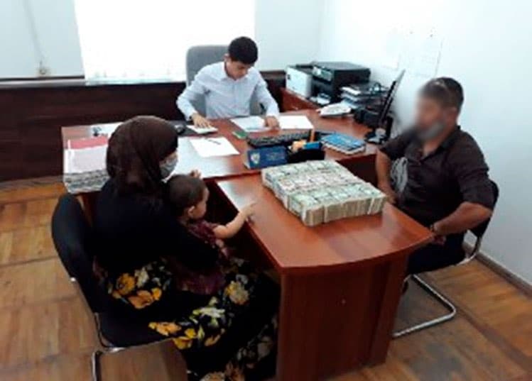 Rekord – Buxorolik erkak ikki xotiniga birdaniga 810 mln so‘mdan ortiq aliment to‘ladi