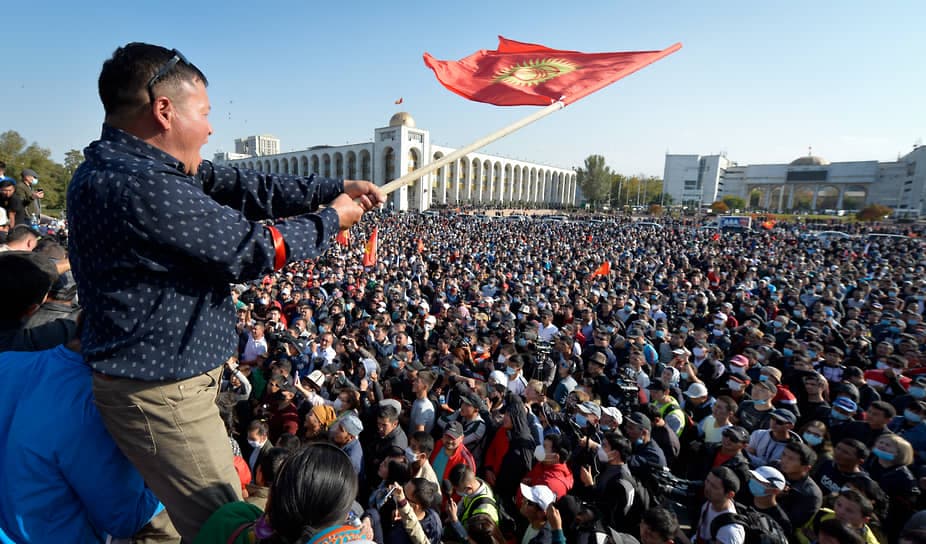Qirg‘izistonda yuqori lavozimdagi amaldorlarning mamlakatdan chiqishi taqiqlandi
