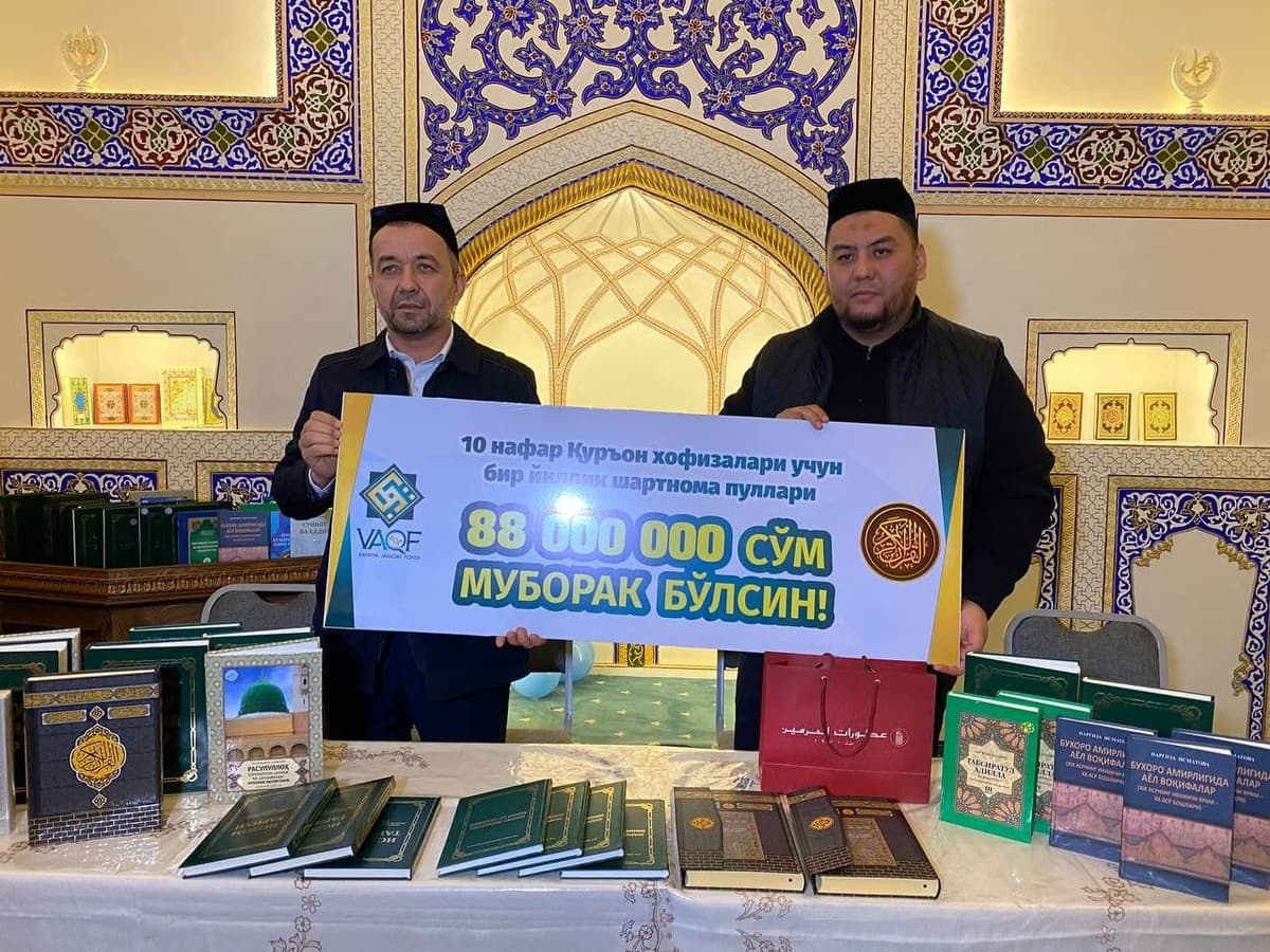 «Vaqf» fondi Jo‘ybori kalon ayol-qizlar madrasasining 10 nafar qoriyasini taqdirladi