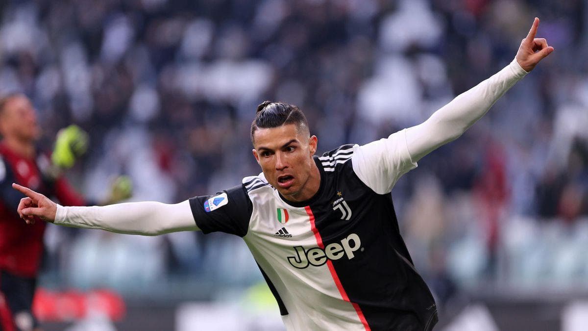 Ronaldu tarixdagi ilk milliarder futbolchiga aylandi