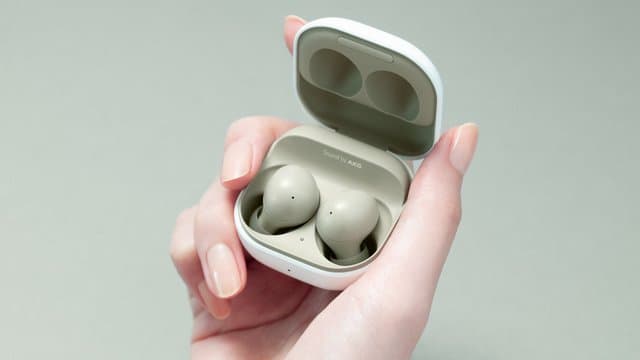 Samsung simsiz quloqchinlari allergiya keltirib chiqarayotgani aytilmoqda