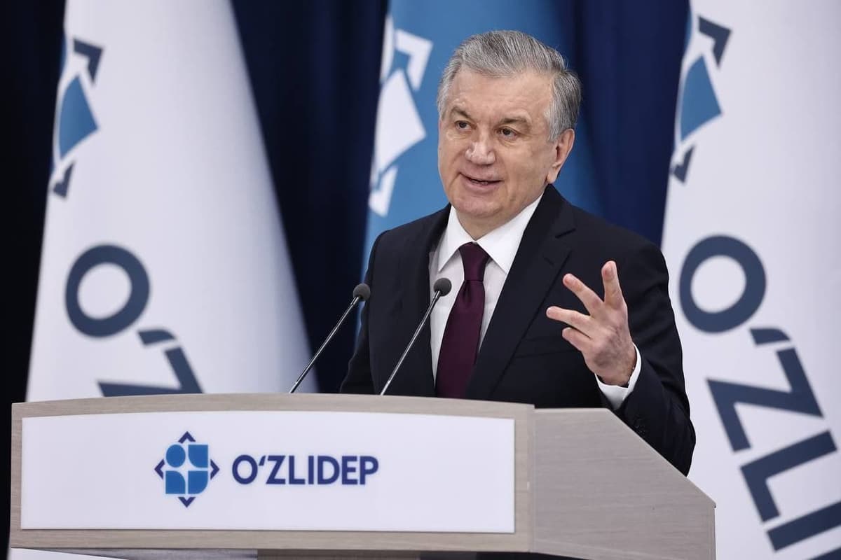 «Hech kim akkumulyator zavodi tarixi haqida bilmaydi». Shavkat Mirziyoyev Jizzaxdagi zavod qurilishi tarixini esladi