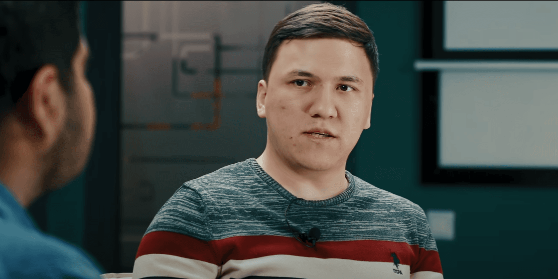 «Я смог бы достичь своей цели и без диплома» - беседа с андижанским парнем, работающим в Facebook