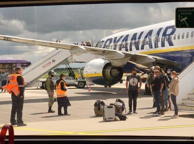 Минскда Ryanair самолётини мажбуран қўндирган авиадиспетчер ғойиб бўлди – ОАВ