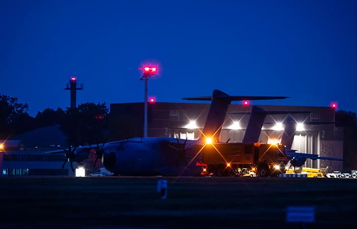 Germaniya samolyoti Kobul aeroportidan atigi yetti kishini olib keta oldi