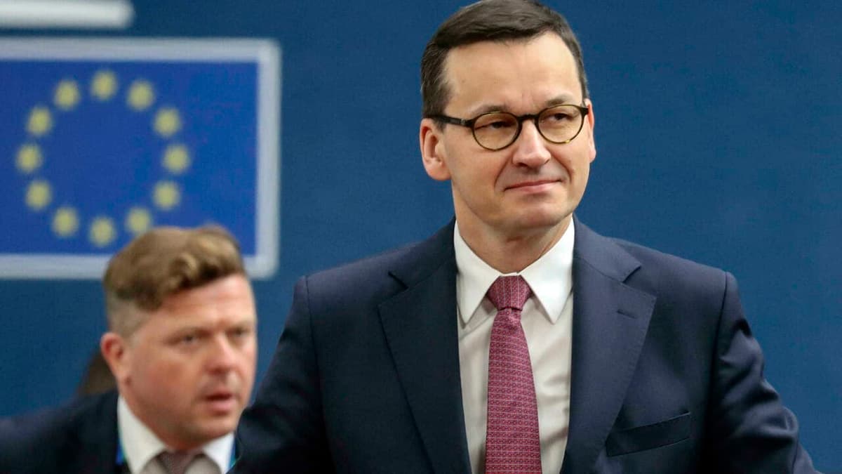 Польша бош вазири ЕИни шантажда айблади