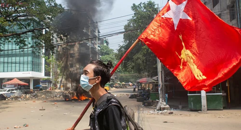 Myanmadagi shaharning minglab aholisi harbiylar bilan janglar sababli o‘z uyini tark etdi
