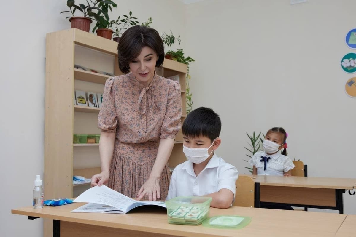 Ziroat Mirziyoyeva visits a specialized boarding school for children with hearing disabilities in Nukus