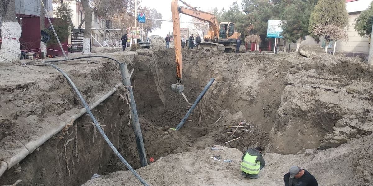 Buxoroda 2 ishchini qum bosib qoldi. Holat yuzasidan jinoiy ish qo‘zg‘atildi