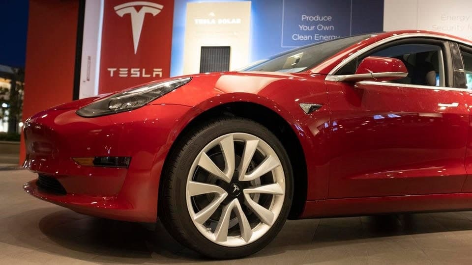 Tesla kompaniyasi qiymati trillion dollardan oshdi