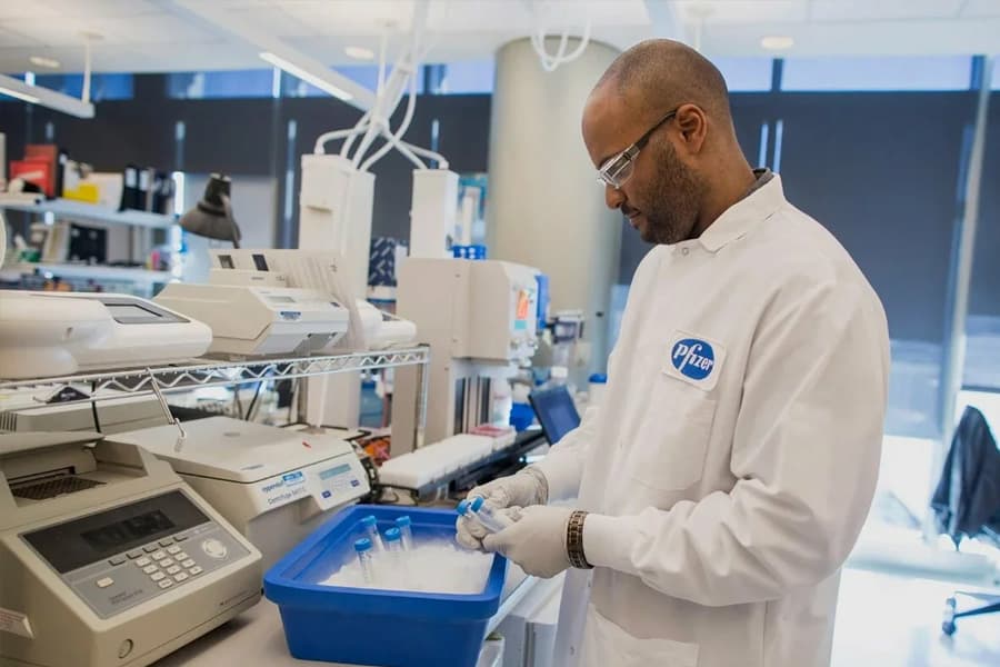 Pfizer’нинг коронавирусга қарши янги таблеткаси 89 фоизлик самарадорлик кўрсатаётгани айтилди