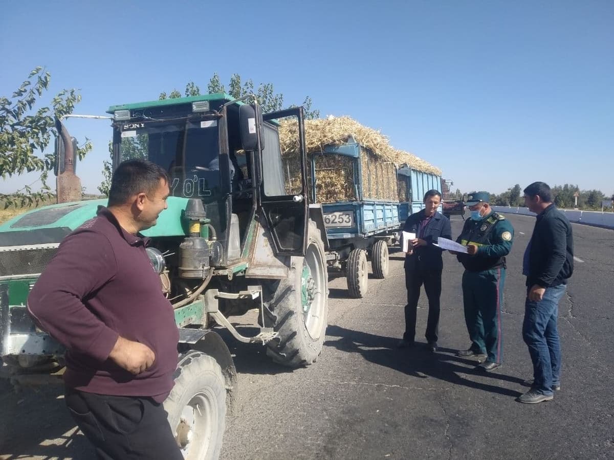 Samarqandda xalqaro yo‘lda hujjatsiz holda traktor boshqarib ketayotgan shaxslarga chora ko‘rildi