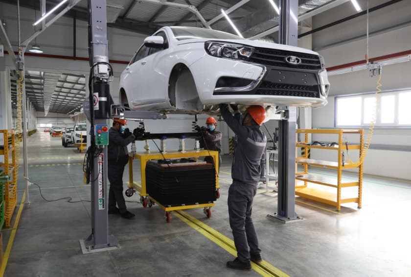 АвтоВАЗ объявил о начале серийной сборки автомобилей Lada в Узбекистане