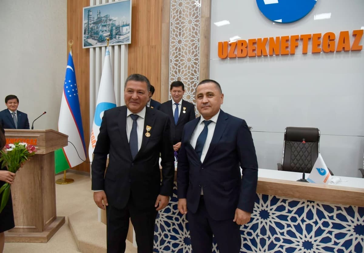 “O‘zbekneftgaz”: “Mustaqillikning 30 yilligi” ko‘krak nishoni tantanali ravishda topshirildi (Foto)