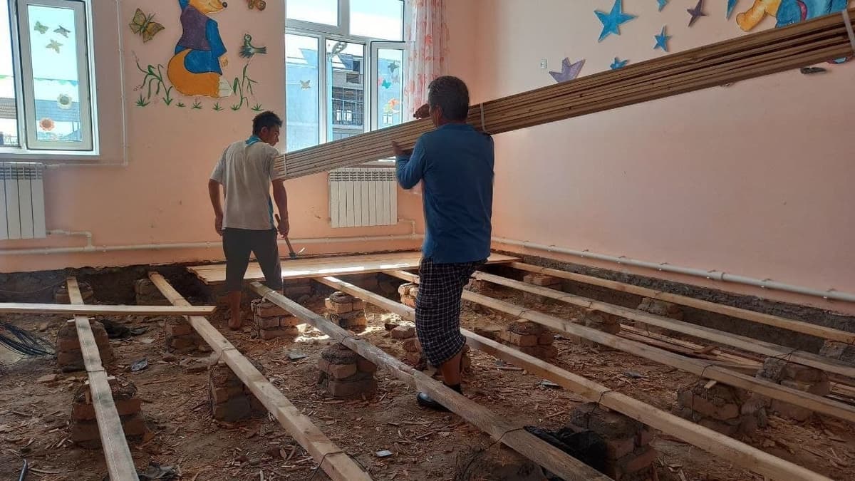 Qashqadaryoda 2020 yilda ta'mirlangan bog‘chaning pollari chirib ketgani ma'lum qilindi