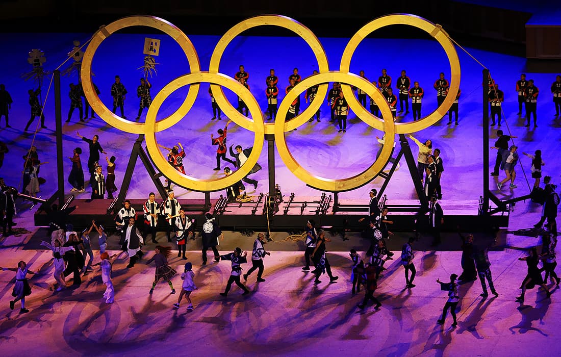 Muxlislarsiz, ammo yangi texnologiyalar bilan. Yozgi olimpiya o‘yinlari ochilishidan eng yorqin suratlar