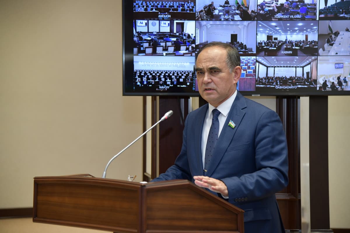«Ichiga kirib bo‘lmaydi, lekin minglab bola o‘qiyapti» - senator Surxondaryodagi xarob maktablar bo‘yicha vazirdan tushuntirish so‘radi