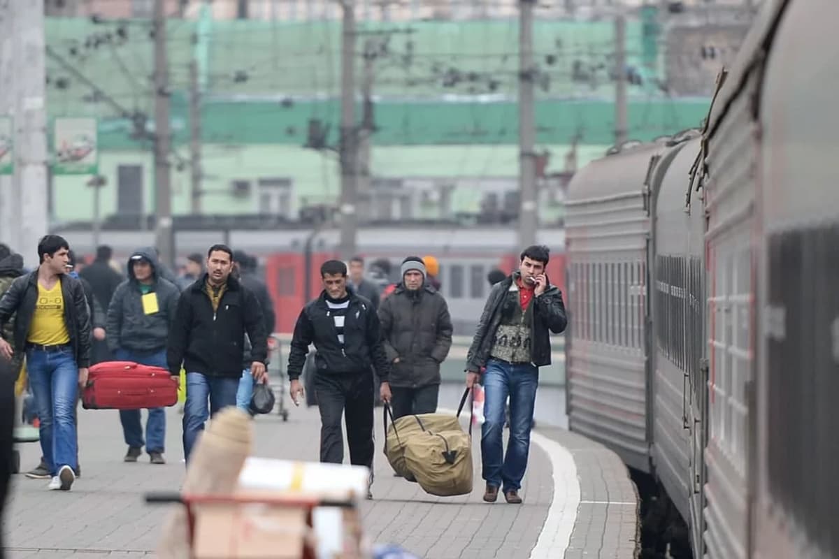 Власти России сняли запрет на въезд для 150 тыс. мигрантов из Узбекистана