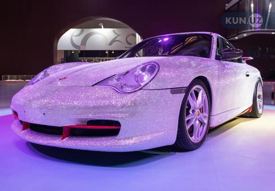 Xitoydagi ko‘rgazmada usti brilliant bilan qoplangan Porsche avtomobili namoyish etildi