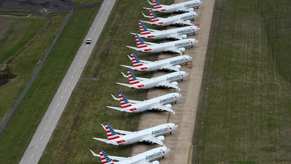 American Airlines бир неча юзлаб рейсларни бекор қилди