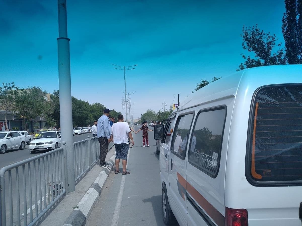 Nukusda ayollarning yo‘lni to‘sib qo‘yish holati bo‘yicha rasmiy ma'lumot berildi