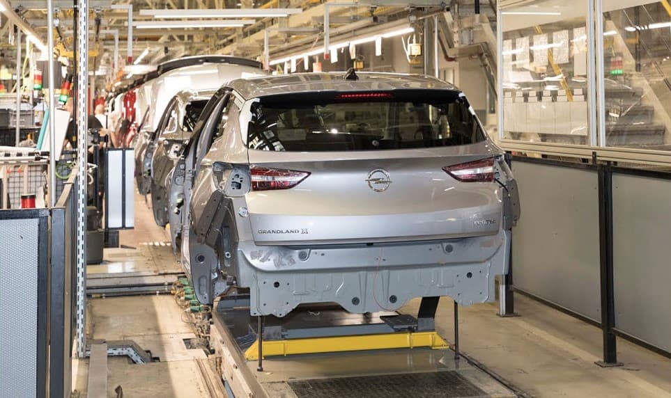 Opel zavodlaridan biri chiplar yetishmovchiligi tufayli faoliyatini 2022 yilgacha to‘xtatadi