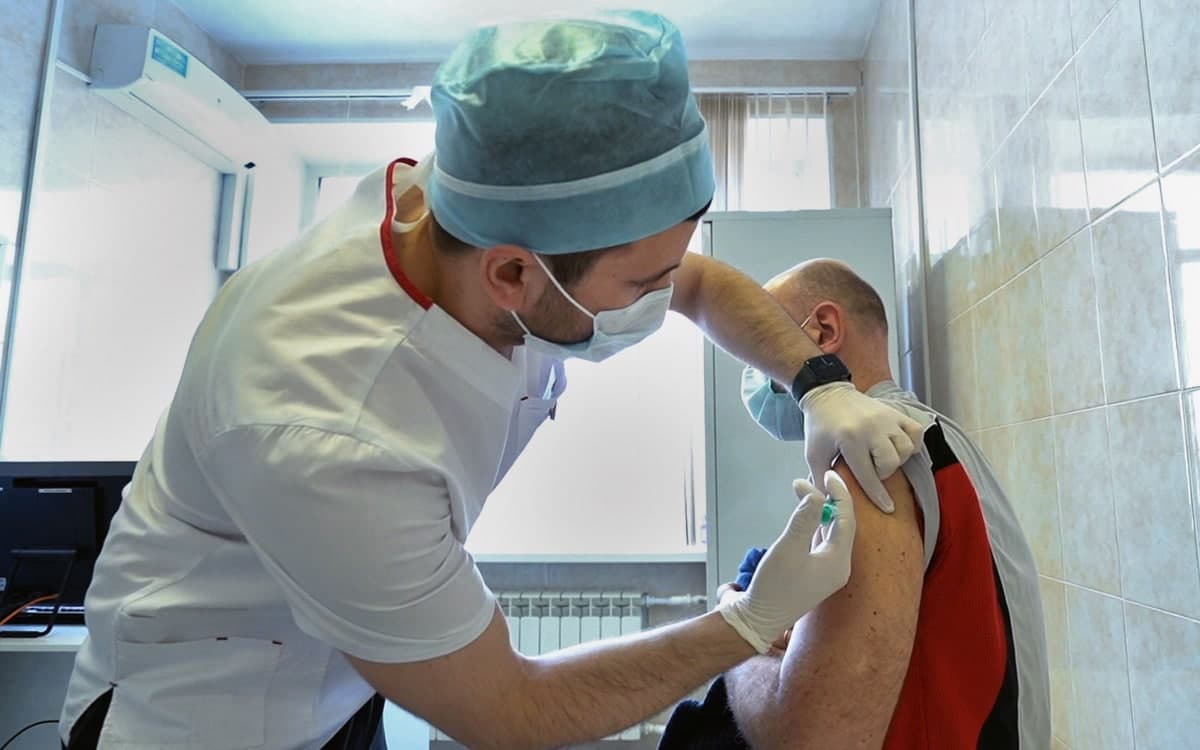В России зарегистрировали однокомпонентную вакцину от COVID-19