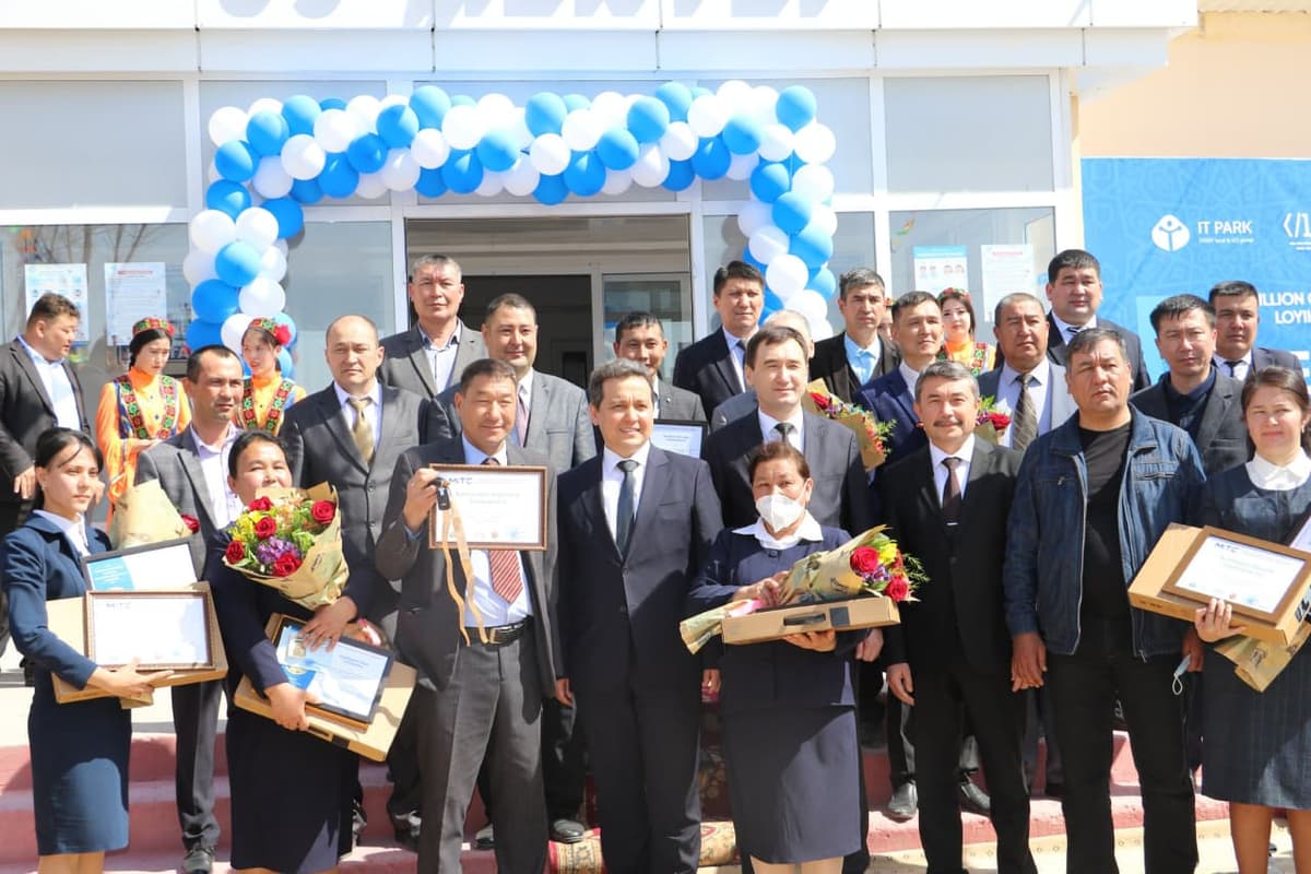 «Bir million dasturchi» loyihasi doirasida Qoraqalpog‘istondagi maktablardan biriga «Spark» berildi