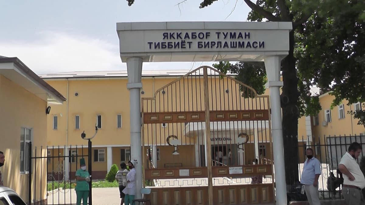 Yakkabog‘dagi tug‘uruqxonaga qabul qilinmay Qarshiga jo‘natilgan ayol yo‘lda tug‘gani va chaqaloq vafot etgani aytilmoqda