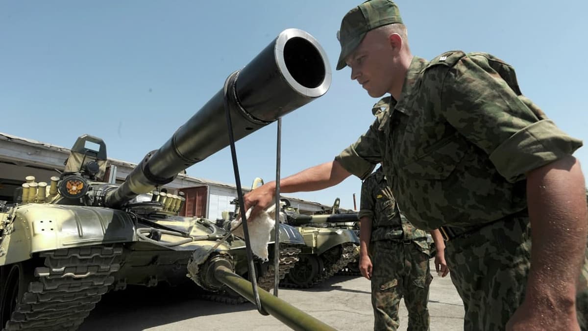 Rossiyaning Tojikistondagi harbiy bazasiga 30ta zamonaviy tank olib kelinadi