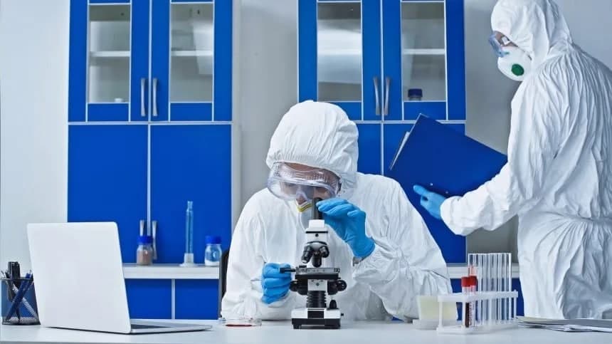 Uhandagi laboratoriyaning 3 xodimi pandemiyadan bir oy oldin og‘ir kasallikka chalingan - WSJ