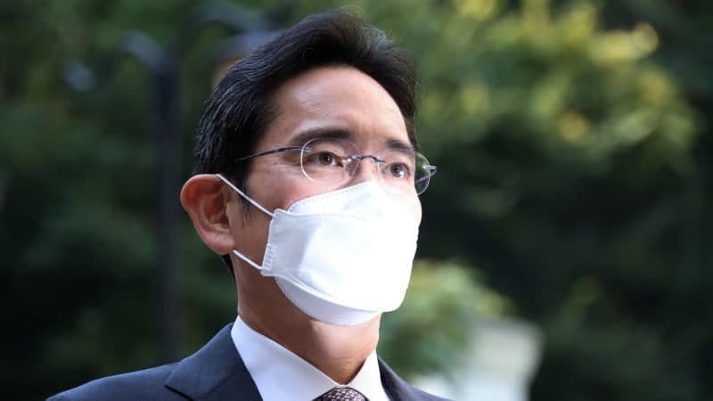 Samsung раҳбари кучли уйқу доридан фойдалангани учун жаримага тортилди