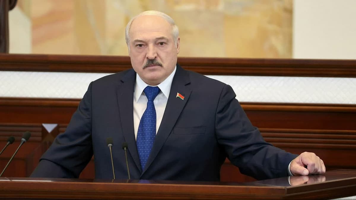 Lukashenko Baydenni Minskka taklif qilib, uning laynerini qiruvchi samolyotlar bilan himoya qilishga so‘z berdi