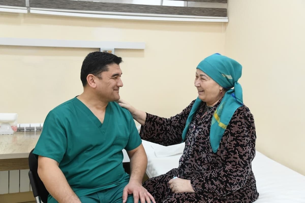 Toshkentda o‘pkasi pnevmoniyadan 65 foiz zararlangan, infarkt va insultga chalingan og‘ir bemor muvaffaqiyatli operatsiya qilindi