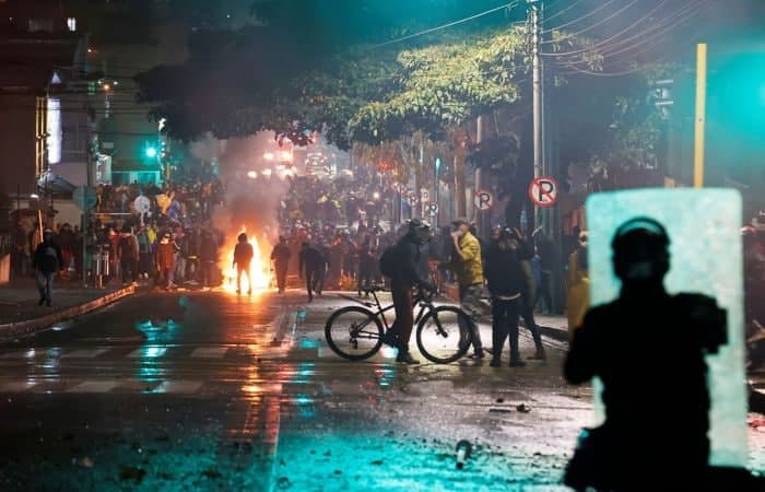 Kolumbiyada soliq islohotiga qarshi namoyishlarda 19 kishi halok bo‘ldi