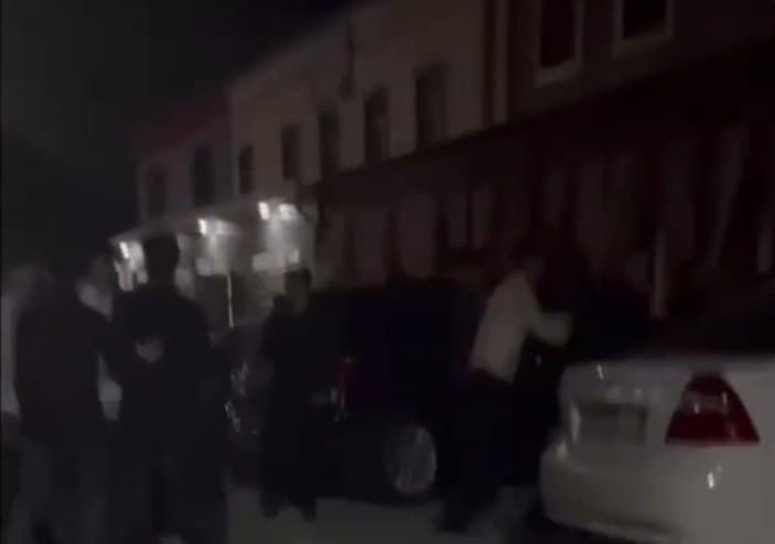 Nukusdagi restoranlarning birida ommaviy mushtlashuv bo‘ldi