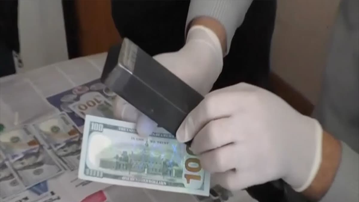 Jizzax shahar xalq ta'limi bo‘limi mas'uli 1 500 dollar pora olayotganda ushlandi