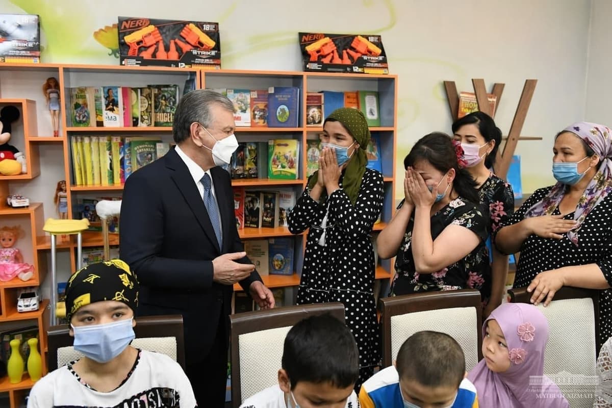 «Niyatni yaxshi qiling, yaxshi niyat amalga oshadi». Prezident onkologiya kasalxonasiga bordi