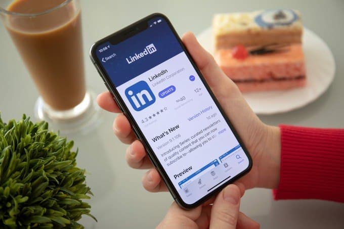 LinkedIn starts paying VAT in Uzbekistan