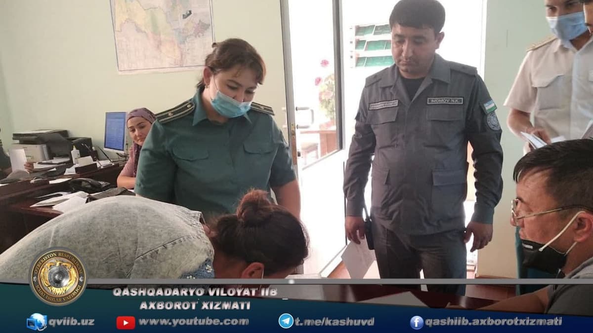 Qashqadaryoda hokimiyat binosi oldida qizi urgan nogiron ayolga himoya orderi berildi