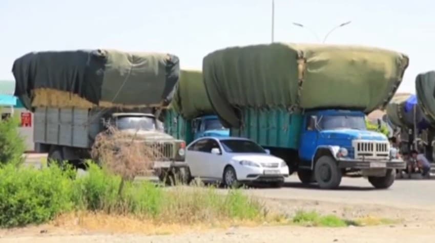 Jizzaxda yuk ortish talablarini buzgan haydovchilar M39 xalqaro yo‘lini yopib qo‘ydi