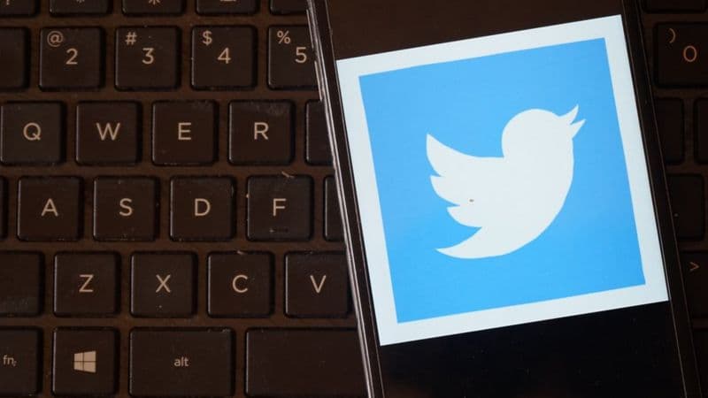 «Roskomnadzor» Twitter faoliyatini sekinlashtirish uchun harakat boshladi. Shundan so‘ng Kreml va Davlat dumasi saytlari ishlamay qoldi