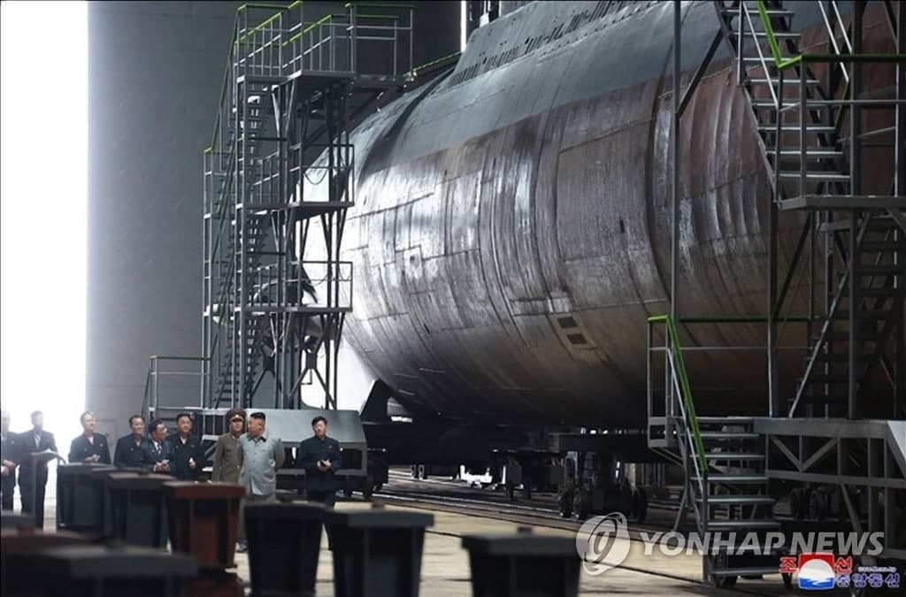 Shimoliy Koreya ballistik raketa tashiydigan suv osti kemasi qurilishini yakunladi - Yonhap