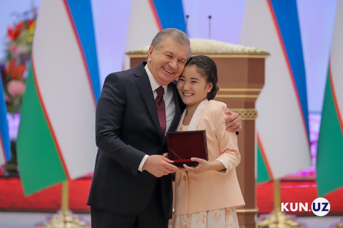Foto: Prezident Zulfiya mukofoti sovrindorlarini taqdirladi