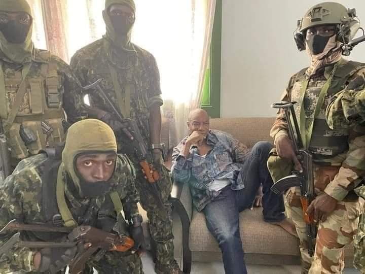 Военные, устроившие государственный переворот, задержали президента Гвинеи