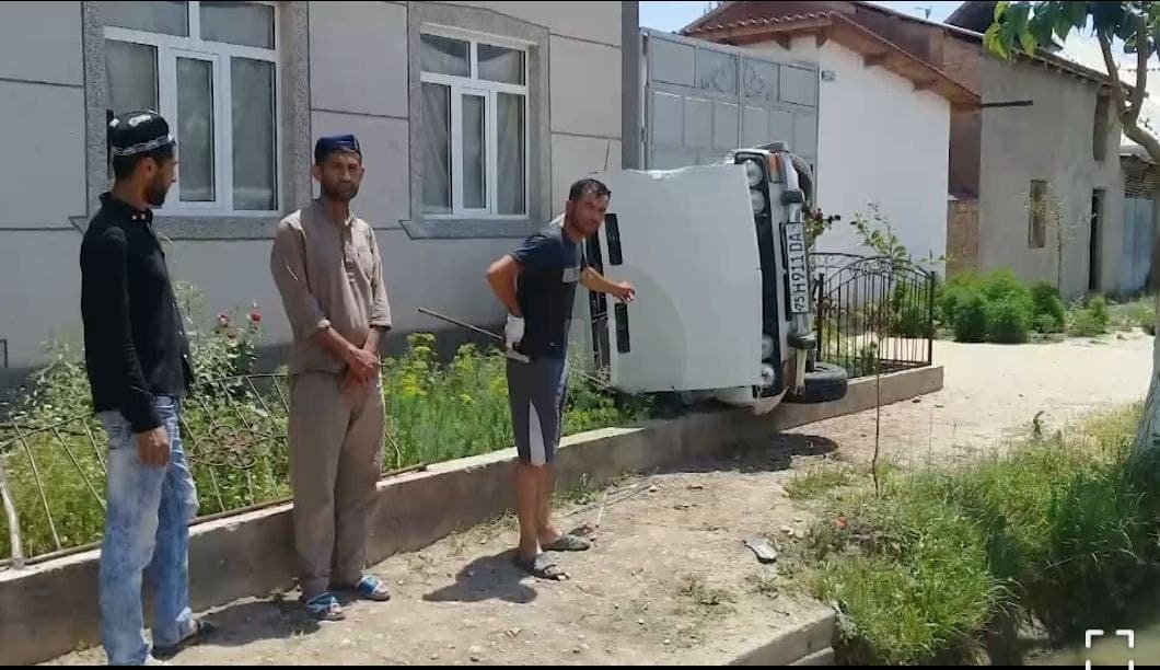 Surxondaryoda piyodani urib yuborgan «Jiguli» ag‘darilib ketdi