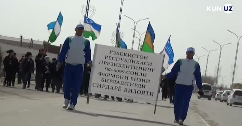 Sirdaryolik ikki yigit Toshkentdan Dushanbegacha piyoda boradi