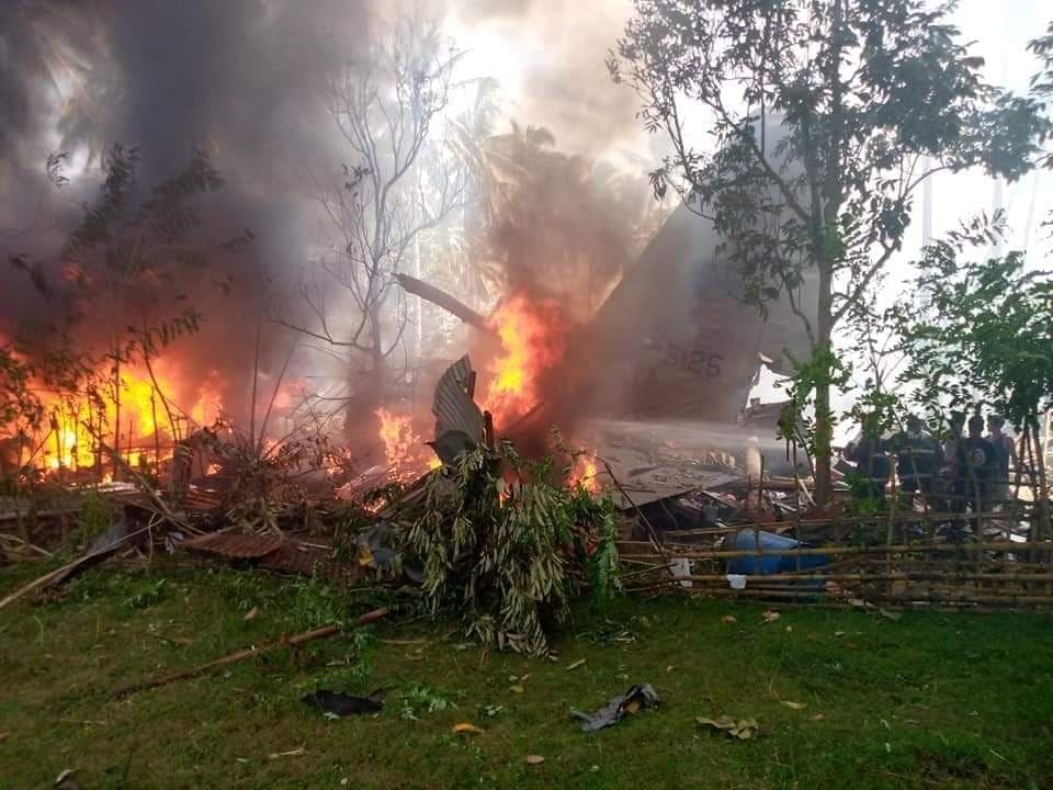 Filippinda bortida 85 kishi bo‘lgan harbiy samolyot quladi