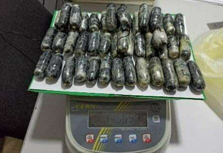 Surxondaryoda 1 kilogramm «opiy»ni ichiga yutib O‘zbekistonga kirmoqchi bo‘lgan shaxs ushlandi