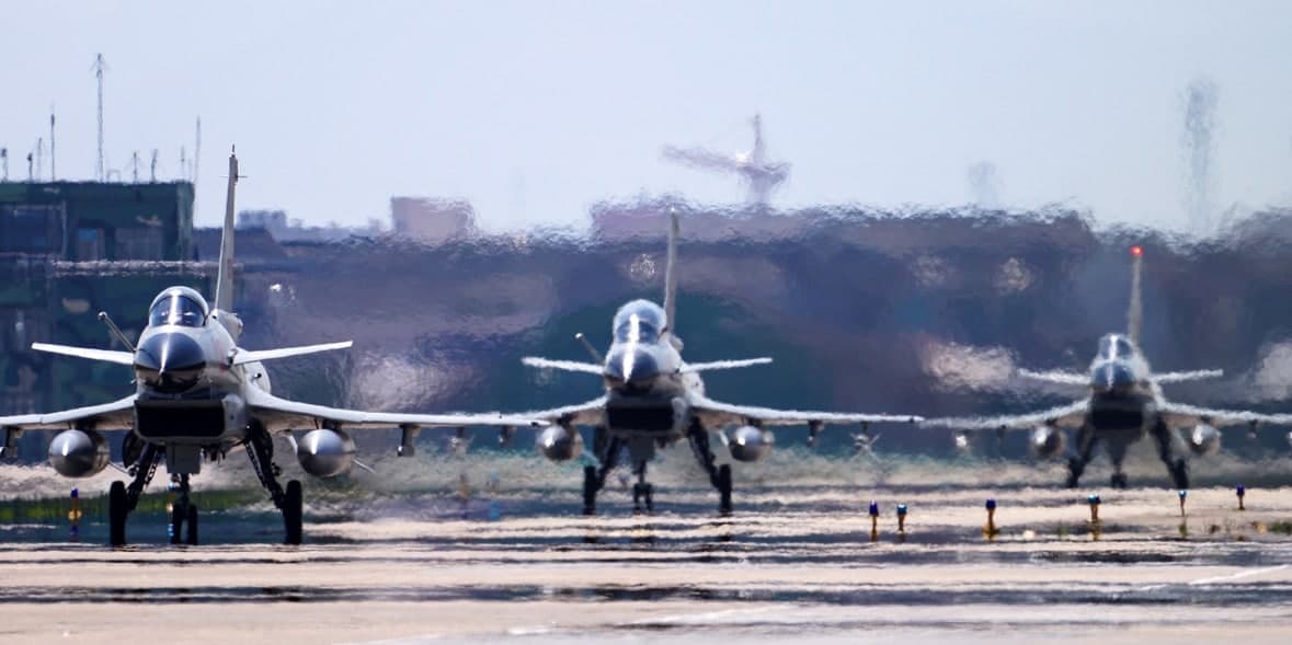 Bu safar bombardimonchilar bilan – Xitoy Tayvanga 52 ta samolyot yo‘lladi